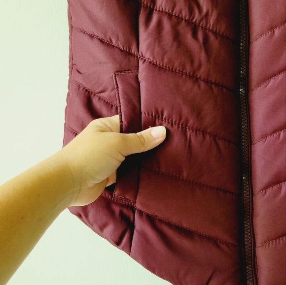 Aeropostale burgundy color zip up vest size S - Picture 3 of 5